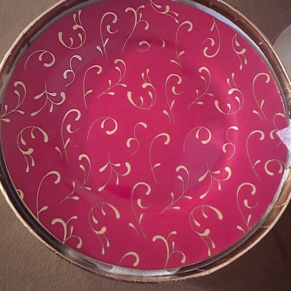 Red dessert plates set of 6. New in box.